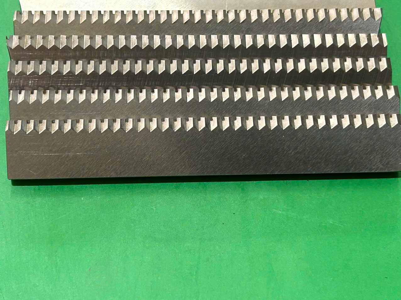Dao cắt zigzag